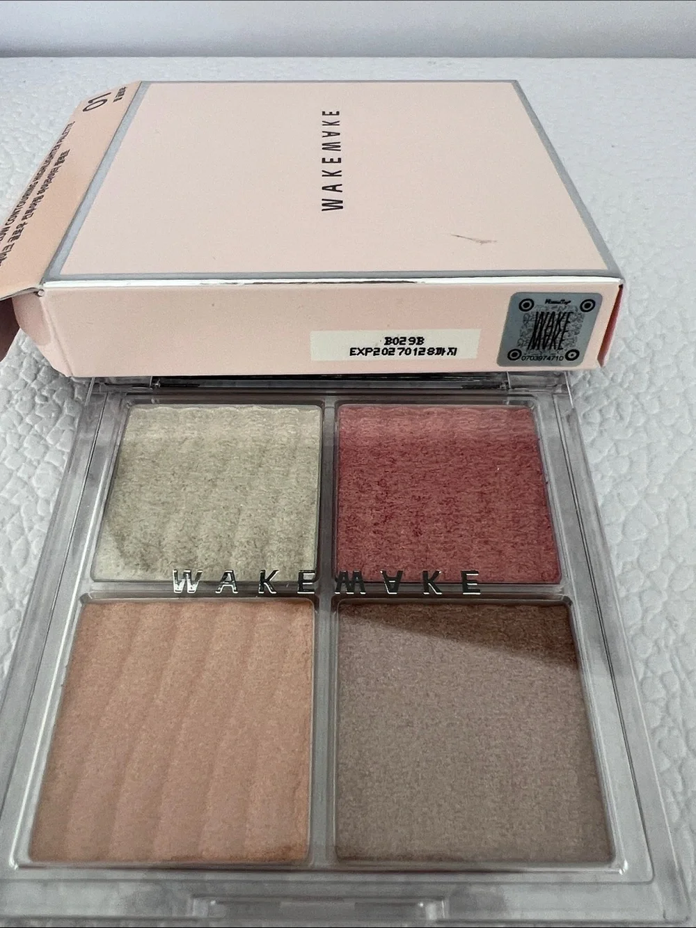 Wakemake Glow Contouring Highlighter palette in 01 Warm Glow